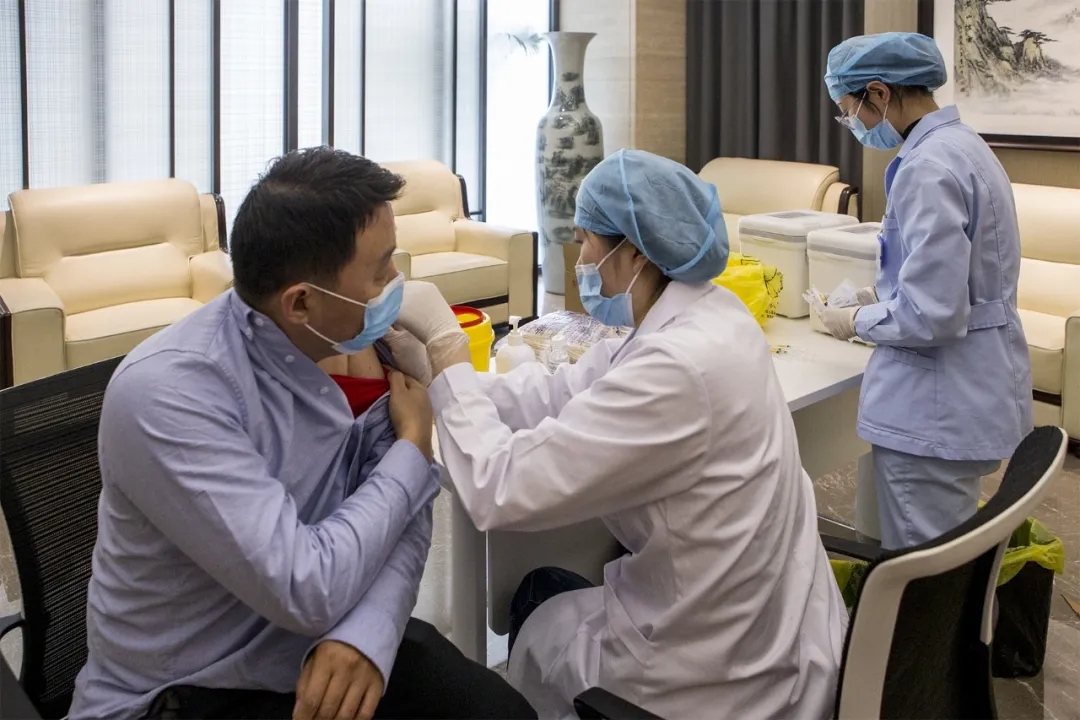 疫苗接種進(jìn)企業(yè)，貼心服務(wù)暖人心